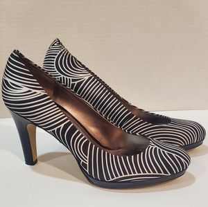 Bandolino Galleigh Black/White Closed-Toe Heel, Size 10M, NWB